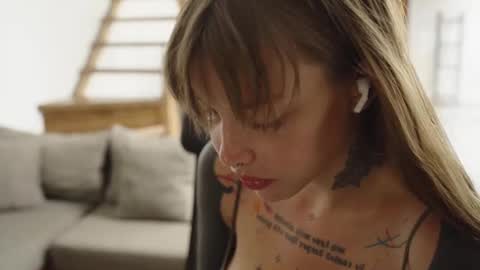 Snapshot of mileeena chatting on 02-18-25, 04:04 M Telegram mamagotachannel online show from 02-18-25, 04:04