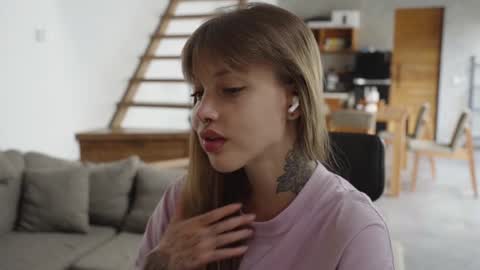 Snapshot of mileeena chatting on 02-20-25, 06:06 M Telegram mamagotachannel online show from 02-20-25, 06:06