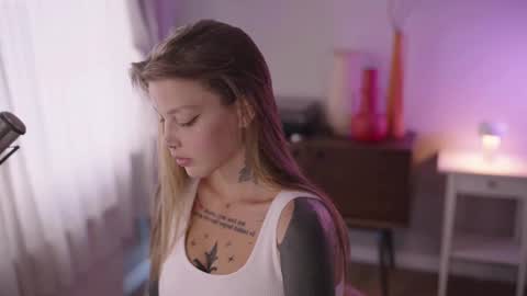 Snapshot of mileeena chatting on 03-01-25, 01:07 M Telegram mamagotachannel online show from 03-01-25, 01:07