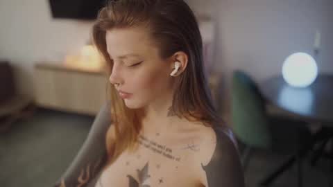 Snapshot of mileeena chatting on 09-21-25, 12:07 M Telegram mamagotachannel online show from 09-21-25, 12:07