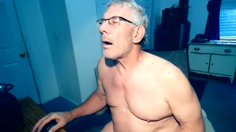 Snapshot of milehi1958 chatting on 05-19-26, 11:33 Milehi1958 online show from 05-19-26, 11:33