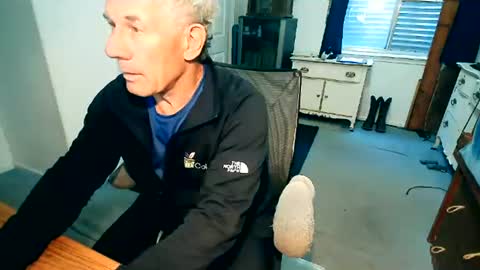 Snapshot of milehi1958 chatting on 06-15-26, 01:57 Milehi1958 online show from 06-15-26, 01:57