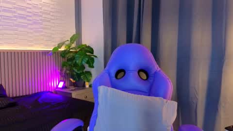 Snapshot of milena_lawson chatting on 11-05-25, 10:48 milena_lawson online show from 11-05-25, 10:48