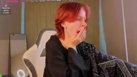 Snapshot of milena_milyan chatting on 06-14-26, 01:25 Milena online show from 06-14-26, 01:25