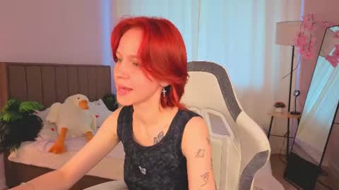 Snapshot of milena_milyan chatting on 07-18-26, 01:21 Milena online show from 07-18-26, 01:21