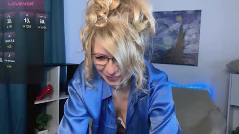 Snapshot of milena_whity chatting on 03-10-25, 09:43 Milena online show from 03-10-25, 09:43