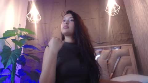 Snapshot of milenka_5 chatting on 05-13-26, 05:43 Milenka online show from 05-13-26, 05:43