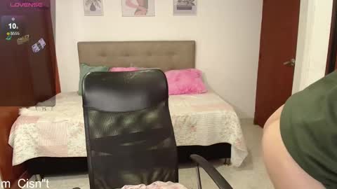 Snapshot of miley_baker chatting on 01-11-25, 01:22 Miley online show from 01-11-25, 01:22