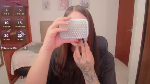 Snapshot of miley_baker chatting on 10-01-25, 03:18 Miley online show from 10-01-25, 03:18