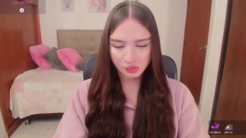 Snapshot of miley_baker chatting on 11-21-25, 01:21 Miley online show from 11-21-25, 01:21