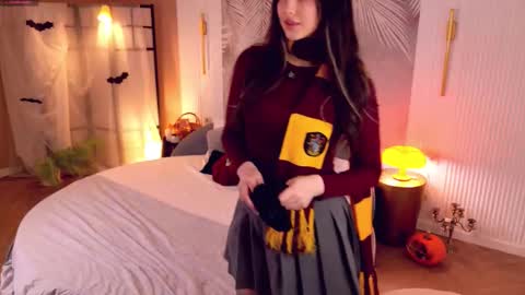 Miley online show from 10-31-25, 04:57