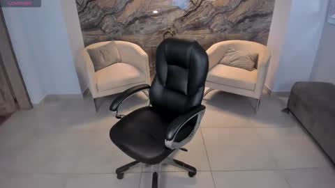 Snapshot of mileycruz_ chatting on 11-23-25, 05:57 Miley Cruz IG miley model23 online show from 11-23-25, 05:57