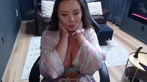 Snapshot of mileymadness chatting on 10-07-25, 05:54 Miley Madness online show from 10-07-25, 05:54