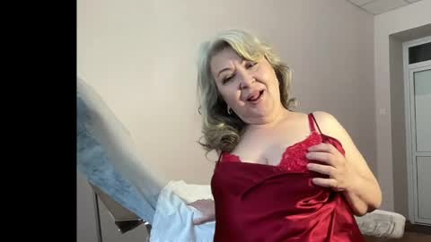 Snapshot of milf_charlotty chatting on 05-27-26, 02:19 Charlotte online show from 05-27-26, 02:19