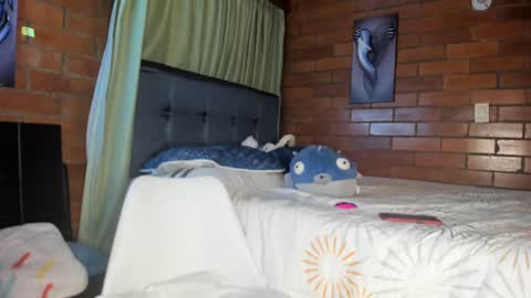 Victoria  online show from 01-31-25, 01:22