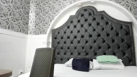 milf_march online show from 04-17-26, 11:24