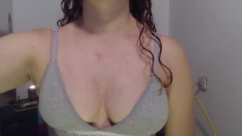 Snapshot of milf_valeria chatting on 09-08-25, 03:22 Valeria online show from 09-08-25, 03:22