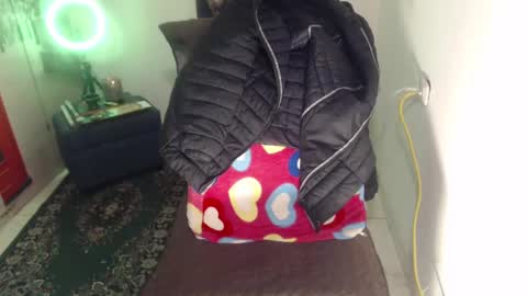 Snapshot of milf_valeria chatting on 09-18-25, 03:03 Valeria online show from 09-18-25, 03:03