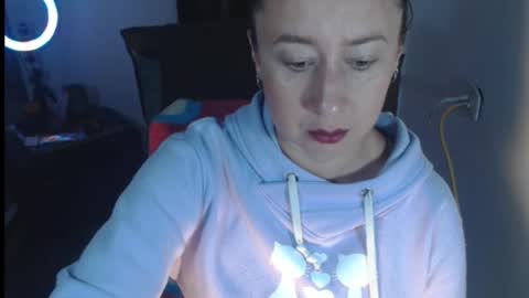 Snapshot of milf_valeria chatting on 10-16-25, 03:24 Valeria online show from 10-16-25, 03:24