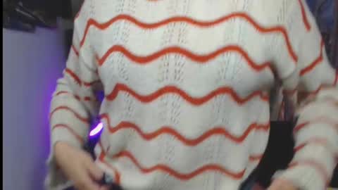 Snapshot of milf_valeria chatting on 11-18-25, 03:05 Valeria online show from 11-18-25, 03:05