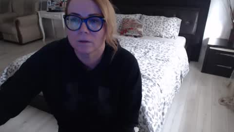 Snapshot of milfbiglips38 chatting on 02-15-25, 07:38 milfa online show from 02-15-25, 07:38