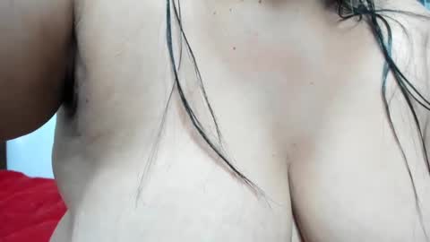 Snapshot of milfhotmature chatting on 01-22-25, 09:32 laura online show from 01-22-25, 09:32