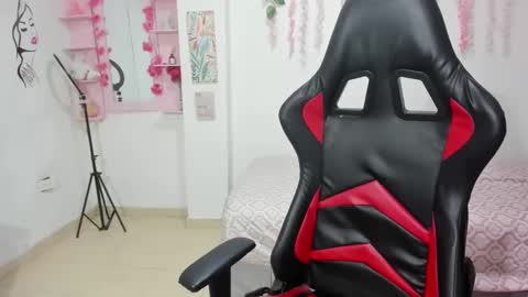 Snapshot of mili_fit11 chatting on 10-10-25, 02:27 mili_fit11 online show from 10-10-25, 02:27