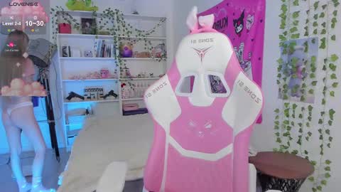 Snapshot of miliameow chatting on 02-24-25, 02:19 Milia online show from 02-24-25, 02:19