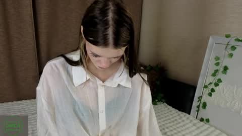 Snapshot of milisa_sweeti chatting on 05-25-26, 08:37 Milisa online show from 05-25-26, 08:37