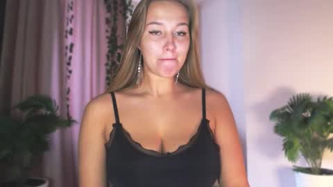 milk_bunny_ online show from 12-19-25, 07:59