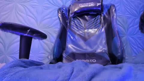 Snapshot of milk_max18 chatting on 10-03-25, 10:12 MAX online show from 10-03-25, 10:12