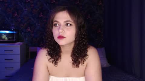 Snapshot of milk_slice chatting on 09-11-25, 04:23 Stella and Neo online show from 09-11-25, 04:23