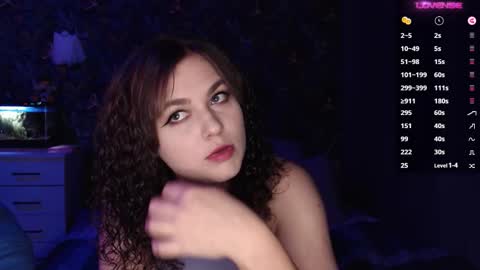 Snapshot of milk_slice chatting on 10-31-25, 04:24 Stella and Neo online show from 10-31-25, 04:24