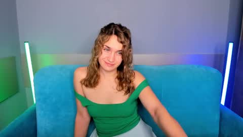 milkablond online show from 01-15-25, 04:04