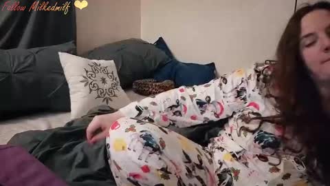 Snapshot of milkedmilf chatting on 02-06-26, 08:07 milkedmilf online show from 02-06-26, 08:07