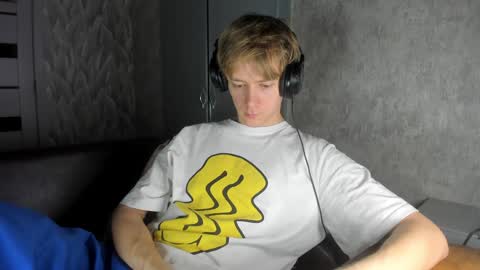 Snapshot of milkiwy chatting on 02-06-25, 04:10 Isaac online show from 02-06-25, 04:10