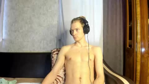 Snapshot of milkiwy chatting on 11-12-25, 11:10 Isaac online show from 11-12-25, 11:10