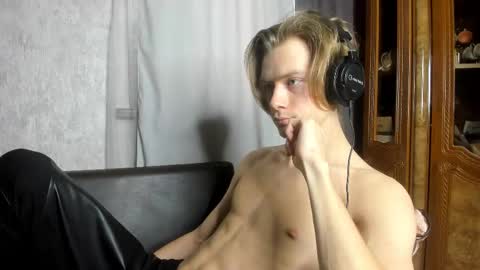 Snapshot of milkiwy chatting on 11-25-25, 08:03 Isaac online show from 11-25-25, 08:03