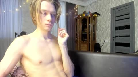 Snapshot of milkiwy chatting on 01-08-26, 05:21 Isaac online show from 01-08-26, 05:21