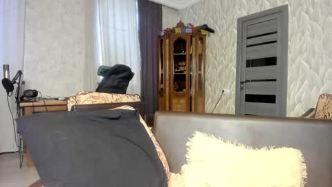 Snapshot of milkiwy chatting on 02-09-26, 05:33 Isaac online show from 02-09-26, 05:33