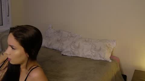 Snapshot of milkshakexx chatting on 07-21-26, 04:59 Ariany and Lucca online show from 07-21-26, 04:59