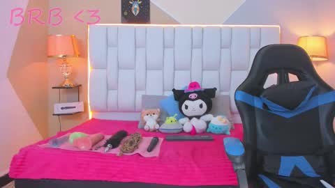 Snapshot of milkwhore1 chatting on 09-10-25, 12:16 Michelle online show from 09-10-25, 12:16