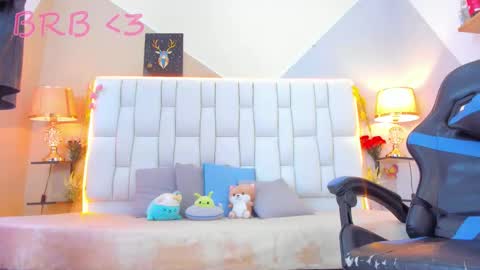 Snapshot of milkwhore1 chatting on 09-22-25, 12:18 Michelle online show from 09-22-25, 12:18