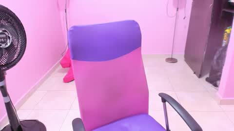 Snapshot of milky__boobs69 chatting on 12-06-24, 01:33 vale online show from 12-06-24, 01:33