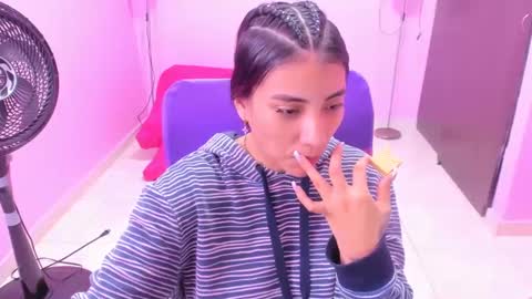 Snapshot of milky__boobs69 chatting on 12-14-24, 12:33 vale online show from 12-14-24, 12:33