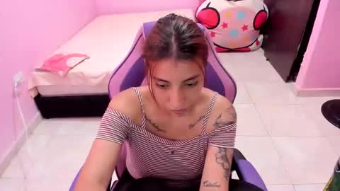 Snapshot of milky__boobs69 chatting on 10-01-25, 07:31 vale online show from 10-01-25, 07:31