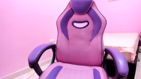 Snapshot of milky__boobs69 chatting on 10-03-25, 08:06 vale online show from 10-03-25, 08:06