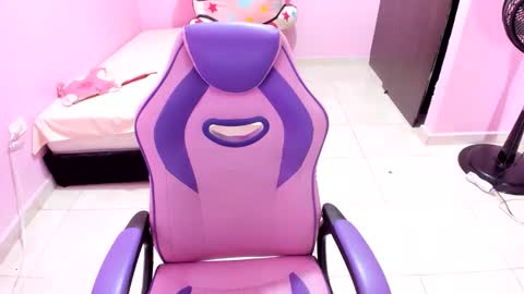 Snapshot of milky__boobs69 chatting on 10-25-25, 02:35 vale online show from 10-25-25, 02:35