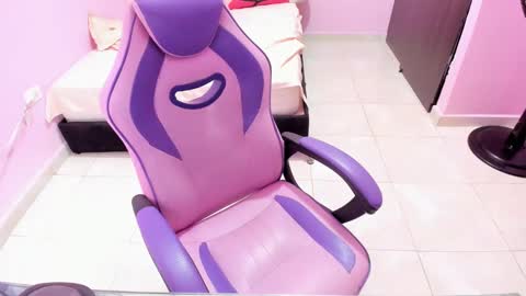 Snapshot of milky__boobs69 chatting on 10-31-25, 01:01 vale online show from 10-31-25, 01:01