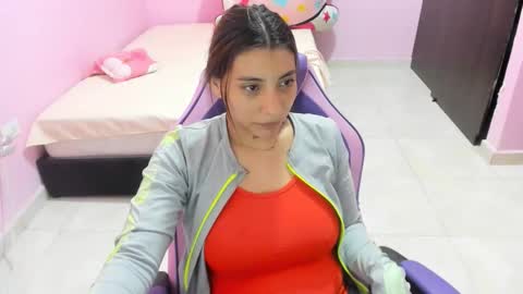 Snapshot of milky__boobs69 chatting on 11-21-25, 11:53 vale online show from 11-21-25, 11:53